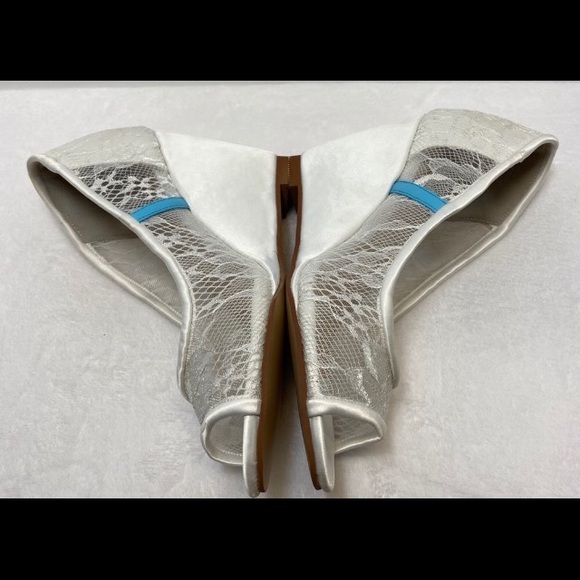 Peep Toe White Lace Wedges - Picture 9 of 9
